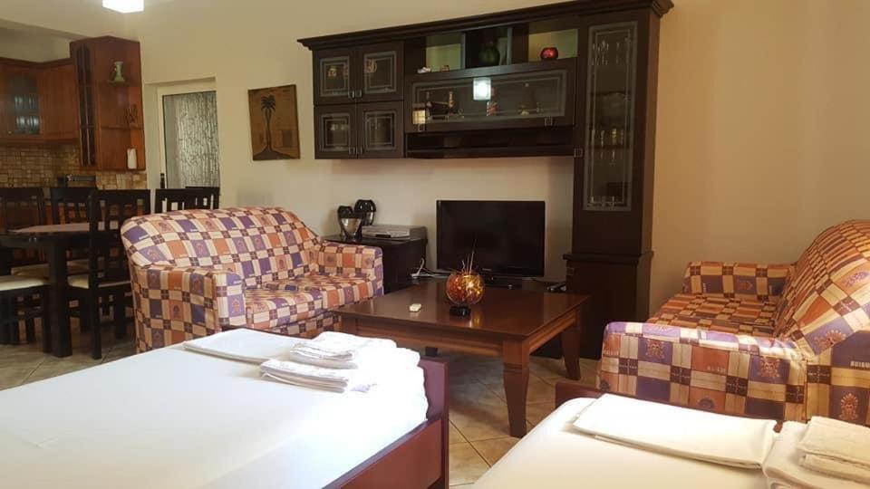 Vita Apartment - Spacious Garden And Balcony 5 Min To Beach & Center Ksamil Zewnętrze zdjęcie