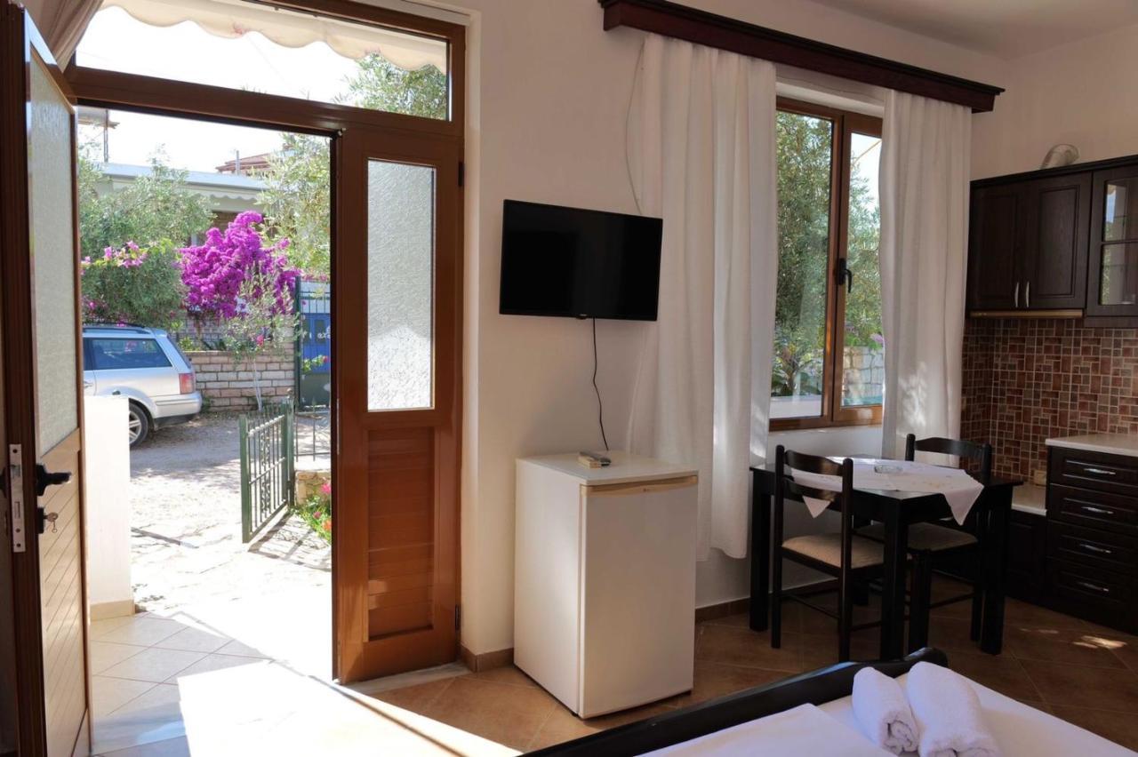 Vita Apartment - Spacious Garden And Balcony 5 Min To Beach & Center Ksamil Zewnętrze zdjęcie