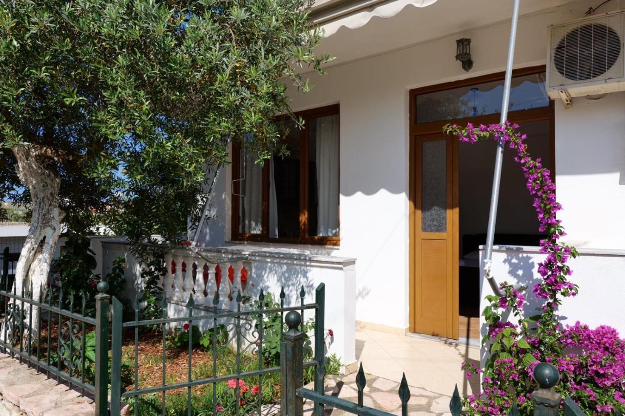 Vita Apartment - Spacious Garden And Balcony 5 Min To Beach & Center Ksamil Zewnętrze zdjęcie