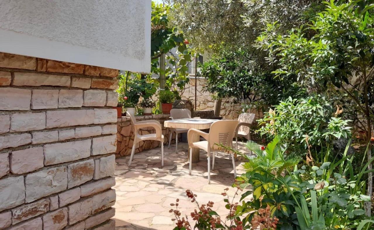 Vita Apartment - Spacious Garden And Balcony 5 Min To Beach & Center Ksamil Zewnętrze zdjęcie