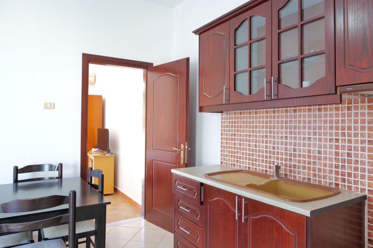 Vita Apartment - Spacious Garden And Balcony 5 Min To Beach & Center Ksamil Zewnętrze zdjęcie
