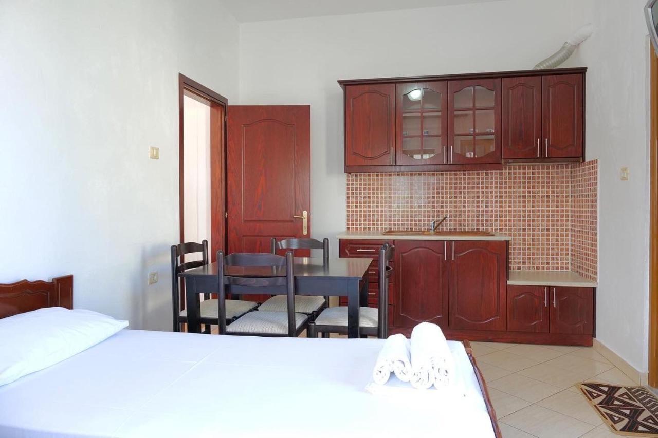 Vita Apartment - Spacious Garden And Balcony 5 Min To Beach & Center Ksamil Zewnętrze zdjęcie