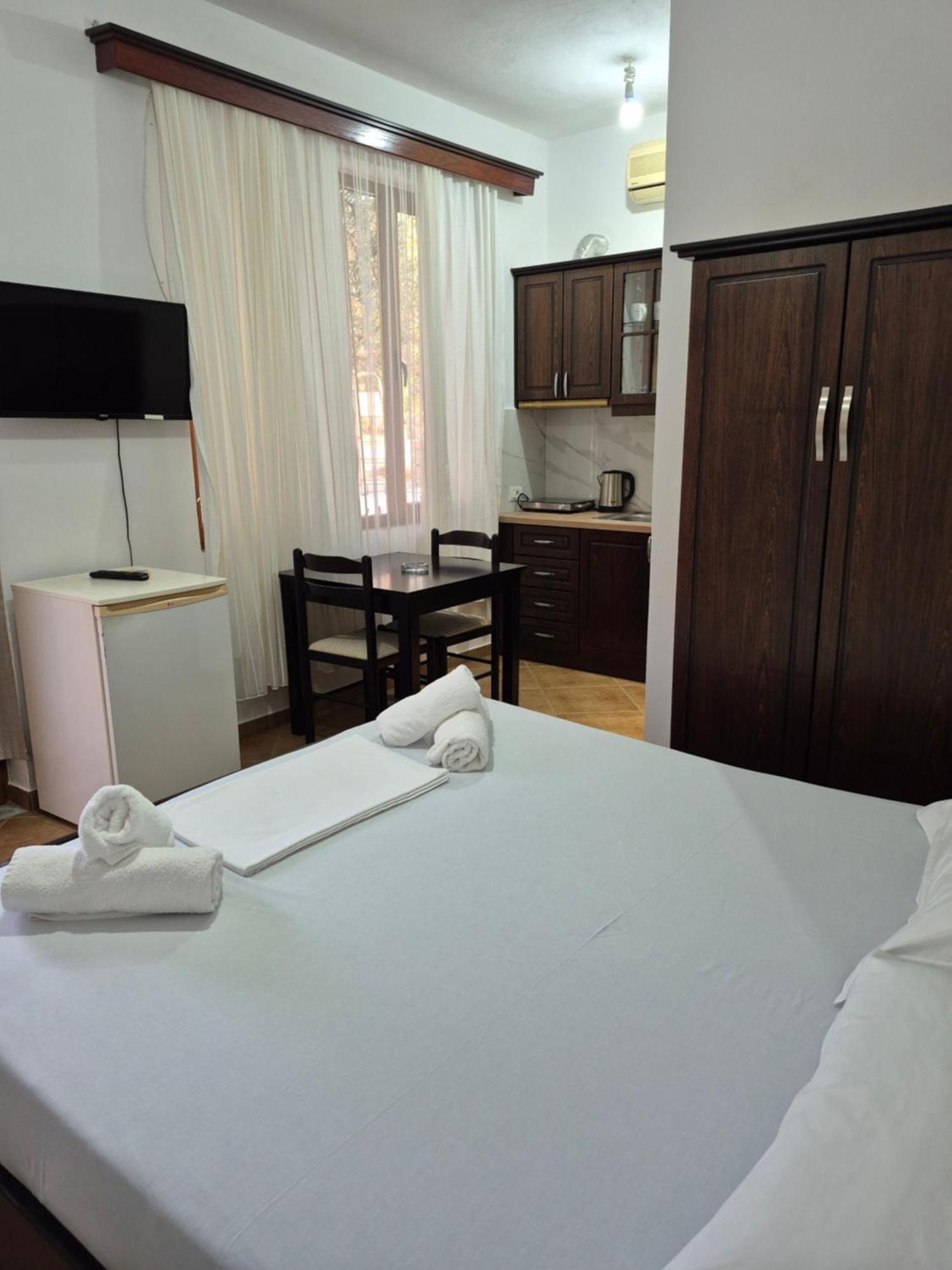 Vita Apartment - Spacious Garden And Balcony 5 Min To Beach & Center Ksamil Zewnętrze zdjęcie