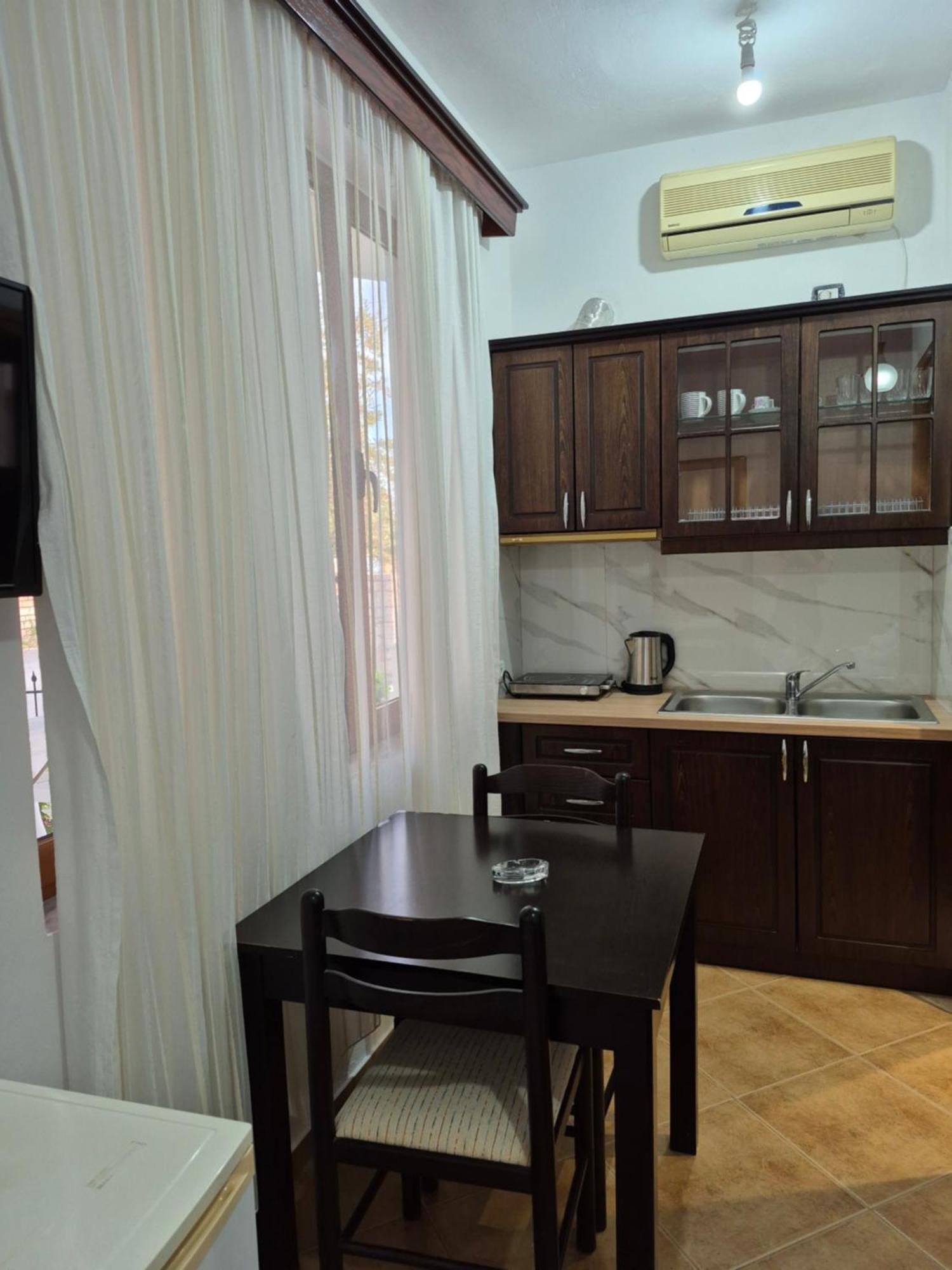 Vita Apartment - Spacious Garden And Balcony 5 Min To Beach & Center Ksamil Zewnętrze zdjęcie
