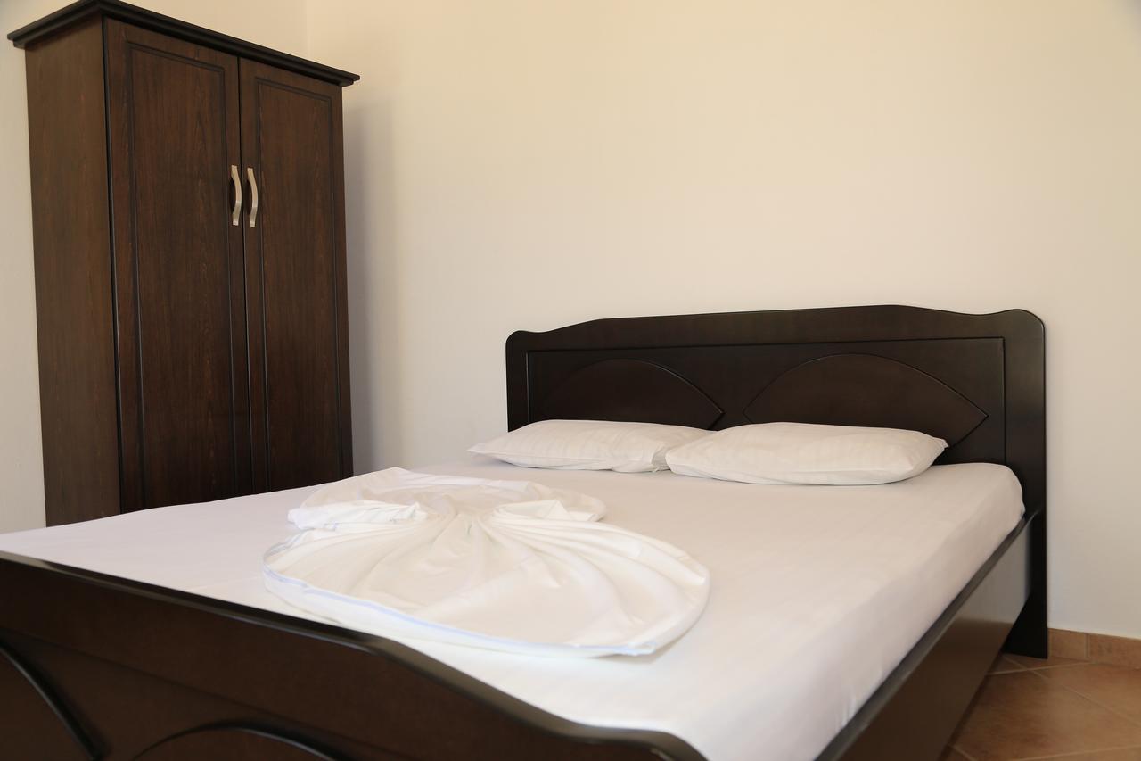 Vita Apartment - Spacious Garden And Balcony 5 Min To Beach & Center Ksamil Zewnętrze zdjęcie